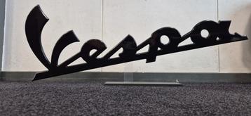Vespa Logo staand beschikbaar voor biedingen