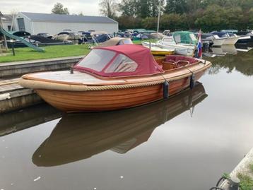 Mooie houten sloep. beschikbaar voor biedingen
