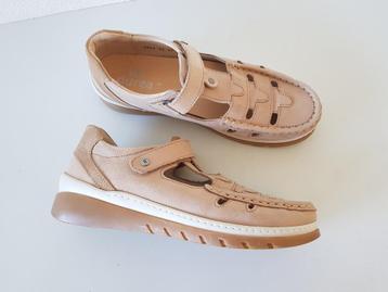 <>  Wolky MAAT 42 beige leren sandalen schoenen lage hakken beschikbaar voor biedingen