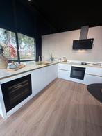 Strak, tijdloos en scherp geprijsd!, Huis en Inrichting, Keuken | Complete keukens, Ophalen, U-keuken, Wit, Nieuw
