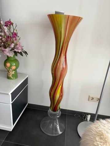 Glazen vaas hoogte 115 cm beschikbaar voor biedingen