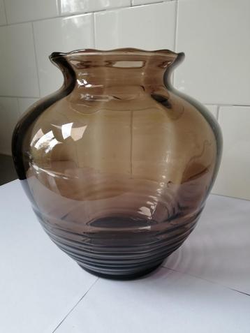 Prachtige glazen vaas Dohle beschikbaar voor biedingen