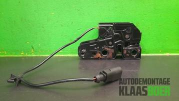 Slotmechaniek Motorkap van een Volkswagen Polo beschikbaar voor biedingen