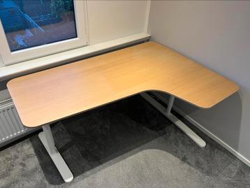 Mooi degelijk hoek bureau