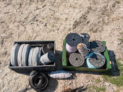 2 kratten vol met schrikdraad, Dieren en Toebehoren, Paarden en Pony's | Overige Paardenspullen, Gebruikt, Ophalen