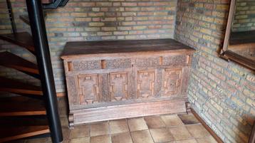 Prachtige antieke bruidsdekenkist beschikbaar voor biedingen