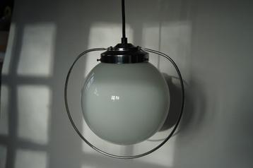 Vintage hanglamp bol glas melkglas chroom metaal art deco beschikbaar voor biedingen