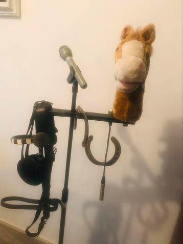 Paardje met het geluid van hinneken en galop beschikbaar voor biedingen