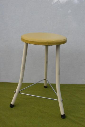 Vintage Brabantia krukje met gele zitting van skai, ijzer on beschikbaar voor biedingen