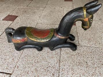 Antiek Indiaas Rajastan houten paard beschikbaar voor biedingen