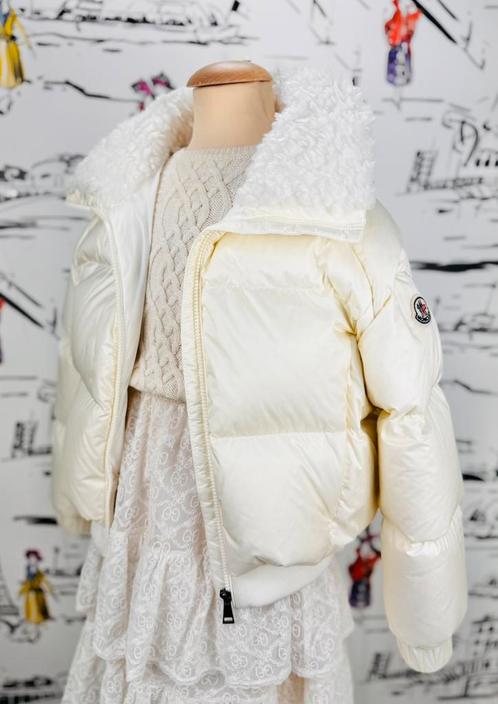 Moncler ivory winterjas jas meisje maat 10 NIEUW (595 euro), Kinderen en Baby's, Kinderkleding | Maat 140, Nieuw, Meisje, Jas