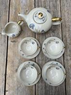 Servies Hutschenreuther distel.4 kop&schotel/theepot/melkkan, Antiek en Kunst, Antiek | Servies los, Verzenden