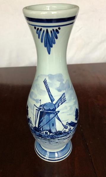 Delfts blauwe vaas beschikbaar voor biedingen
