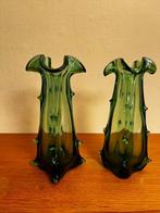 Twee stevige groen glazen vazen, Minder dan 50 cm, Groen, Glas, Ophalen of Verzenden