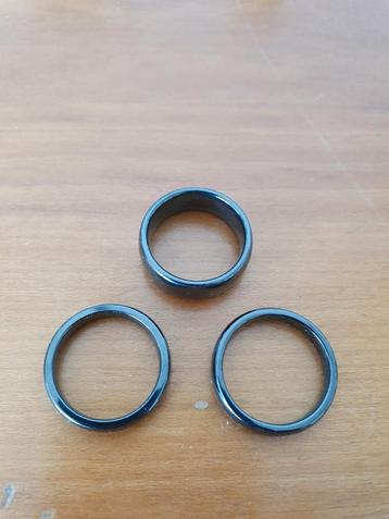 3 keramische ringen, nieuw beschikbaar voor biedingen