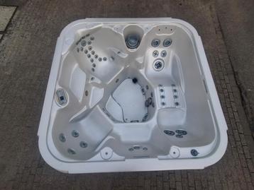 Amerikaanse JACUZZI ‼️ vandaag nog bezorgd  beschikbaar voor biedingen