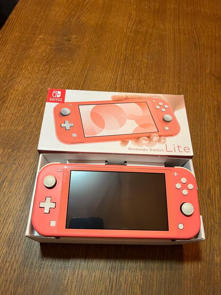 Nintendo Switch Lite Roze + 2 Games, Spelcomputers en Games, Spelcomputers | Nintendo Switch Lite, Gebruikt, Roze of Coral, Met beschermhoes of tas