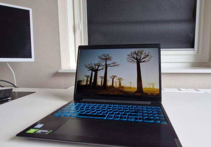 Lenovo IdeaPad L340 Gaming Laptop en Oplader, Computers en Software, Windows Laptops, Zo goed als nieuw, 15 inch, SSD, 2 tot 3 Ghz