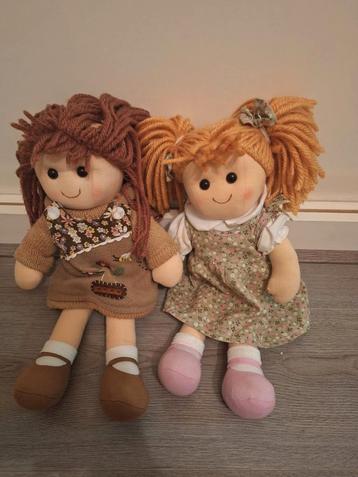 Speelgoed poppen set beschikbaar voor biedingen