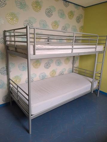 Stalen stapelbed van Ikea beschikbaar voor biedingen