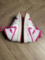 Nike air Jordan 1 mid. fire pink, Kleding | Dames, Schoenen, Nike, Ophalen of Verzenden, Sneakers of Gympen, Roze