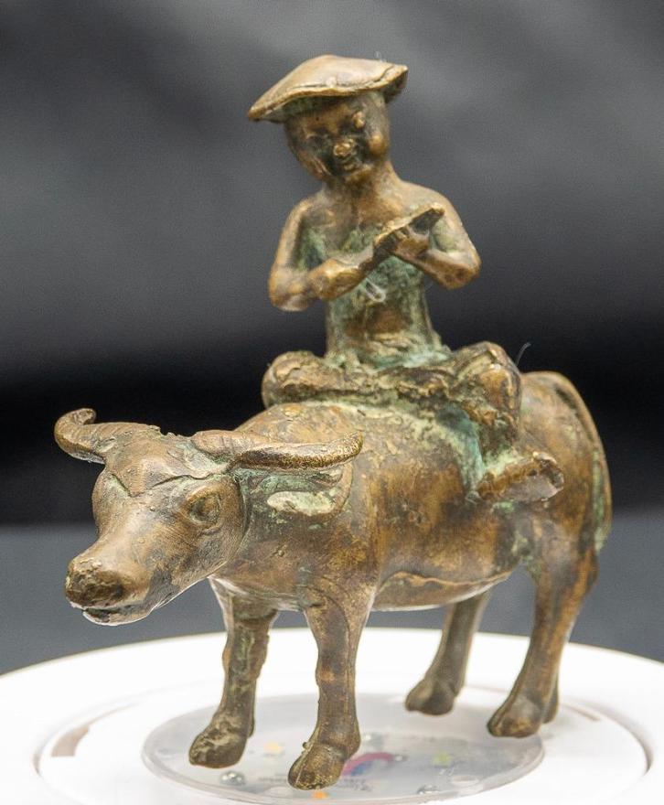 Bronzen Jongen op waterbuffel, Antiek en Kunst, Kunst | Beelden en Houtsnijwerken, Ophalen of Verzenden