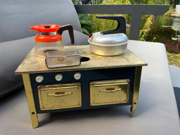 50 /60 jaren speelkeuken met fluitketel en koffiepot retro beschikbaar voor biedingen