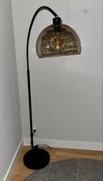 Stijlvolle Vloerlamp Rookglas - Zo Goed Als Nieuw!, Huis en Inrichting, Lampen | Vloerlampen, Ophalen, Zo goed als nieuw, Glas