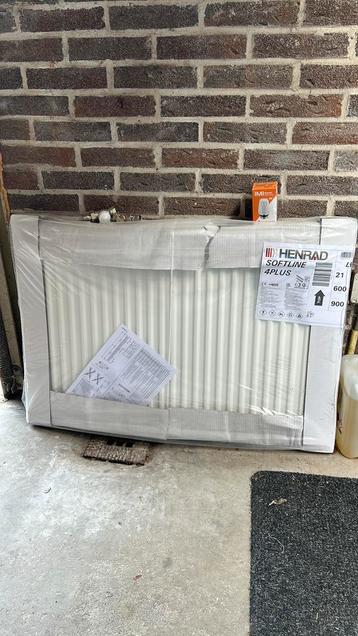 Te koop: nieuwe Henrad Softline 4 Plus radiator beschikbaar voor biedingen
