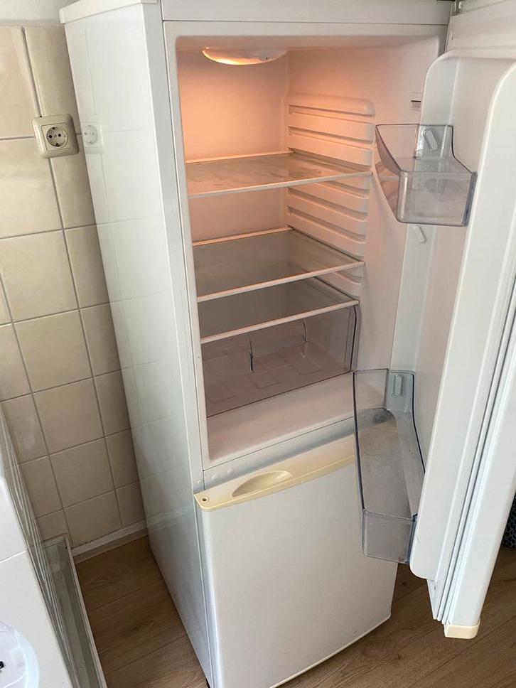 Everglades Koel- vriescombinatie, Witgoed en Apparatuur, Koelkasten en IJskasten, Zo goed als nieuw, Met aparte vriezer, 45 tot 60 cm