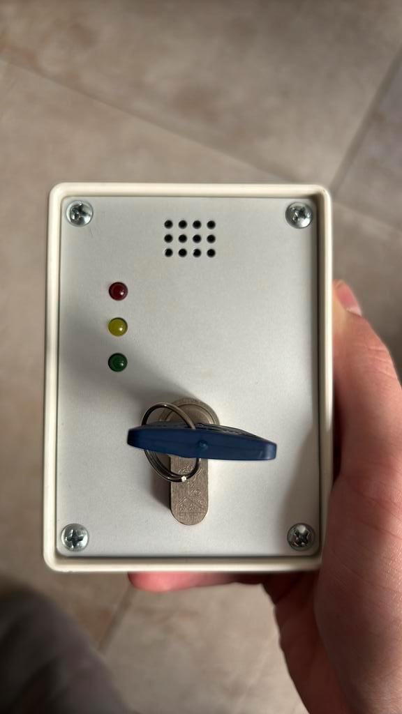 Lobeco sleutelschakelaar, Doe-het-zelf en Verbouw, Hang- en Sluitwerk, Gebruikt, Slot, Overige materialen, Verzenden