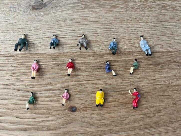 H0 Passagiers / Zittende Figuren / Poppetjes Set 5 ( 1:87 ), Hobby en Vrije tijd, Modeltreinen | H0, Zo goed als nieuw, Ophalen of Verzenden