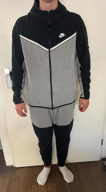 Nike Tech Fleece Trainingspak (Zwart/Grijs) - Maat L beschikbaar voor biedingen