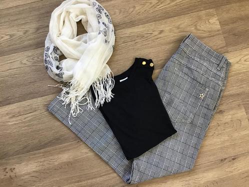 JEWELLY!Lúxe Jeans 38&JAQUELINE YONG!Lúxe Button Top.Sámen:, Kleding | Dames, Dames-kledingpakketten, Zo goed als nieuw, Maat 38/40 (M)