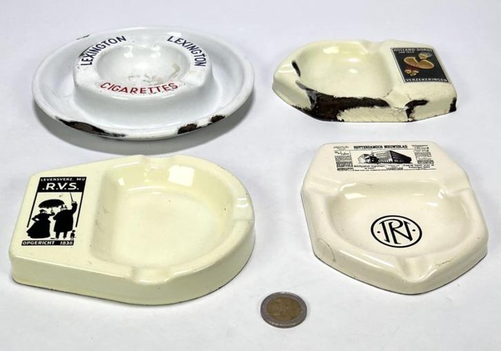 4 x vintage    emaille asbakken, Verzamelen, Rookartikelen, Aanstekers en Luciferdoosjes, Gebruikt, Asbak, Ophalen of Verzenden