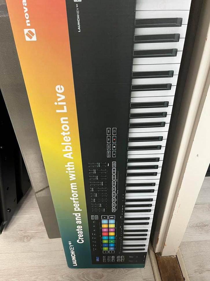 Novation Launchkey Mk3 61 Toetsen MIDI Keyboard, Muziek en Instrumenten, Keyboards, Zo goed als nieuw, 61 toetsen, Overige merken
