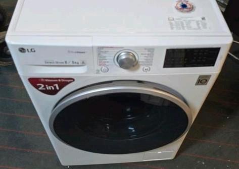 Defect rubber LG Wasmachine - Voorlader - 5kg, Witgoed en Apparatuur, Wasmachines, Gebruikt, 85 tot 90 cm, 1200 tot 1600 toeren