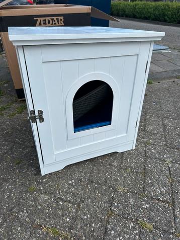 Kattenbak  beschikbaar voor biedingen