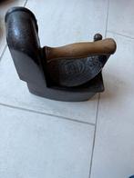 Antiek Strijkijzer met Houten Handvat, Ophalen