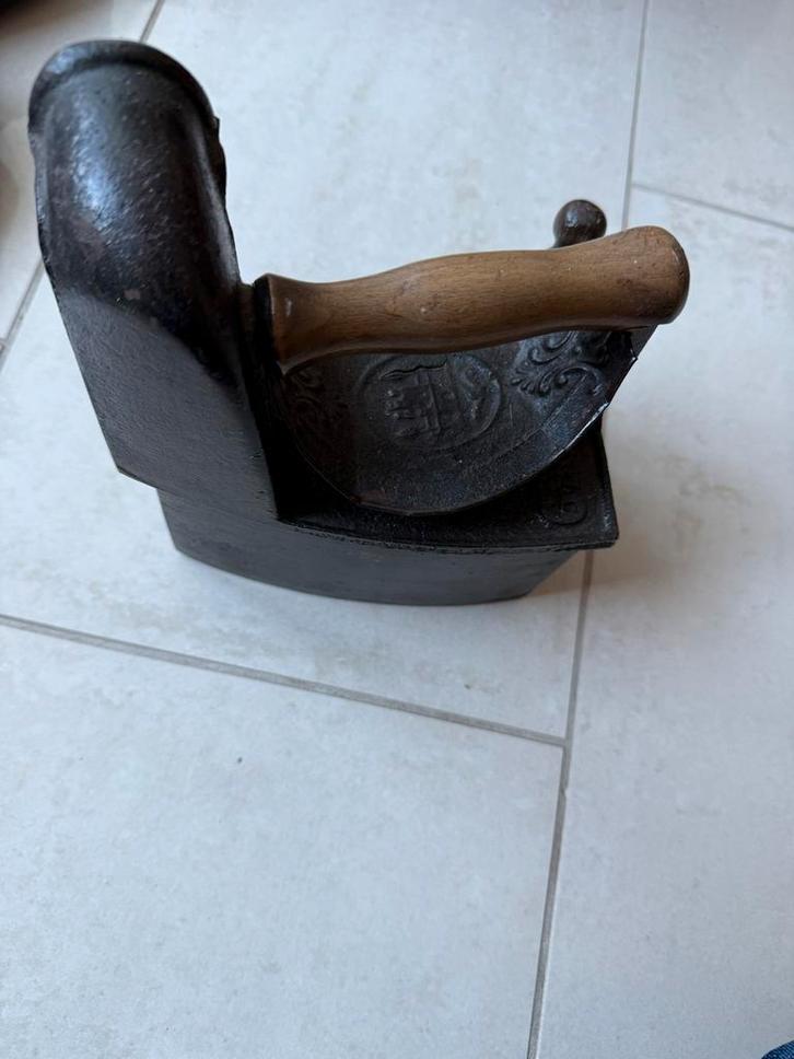 Antiek Strijkijzer met Houten Handvat, Antiek en Kunst, Antiek | Overige Antiek, Ophalen