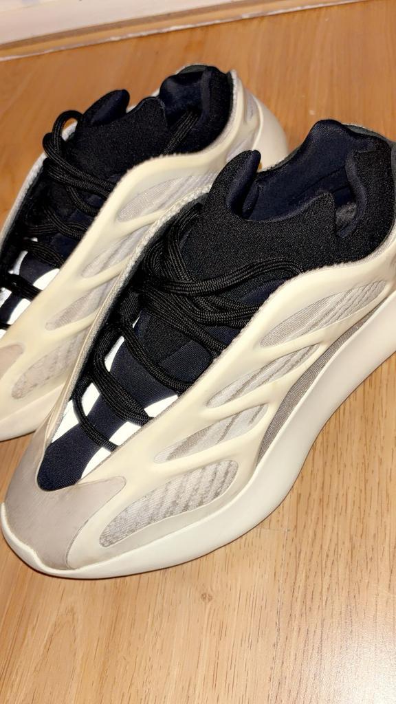Adidas Yeezy 700 V3 Azael - Gedragen, Kleding | Heren, Schoenen, Gedragen, Sneakers of Gympen, Wit, Verzenden
