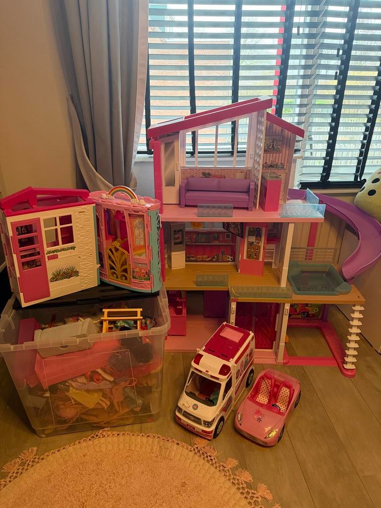 Barbie set, Dreamhouse, camper, ambulance en nog veel meer, Kinderen en Baby's, Speelgoed | Poppenhuizen, Ophalen, Gebruikt, Toebehoren