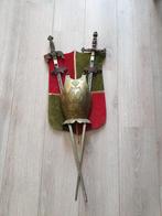 Antieke wanddecoratie zwaarden met schild, Antiek en Kunst, Ophalen