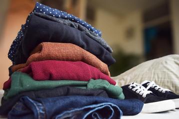 Gratis kleding ophalen voor hergebruik beschikbaar voor biedingen