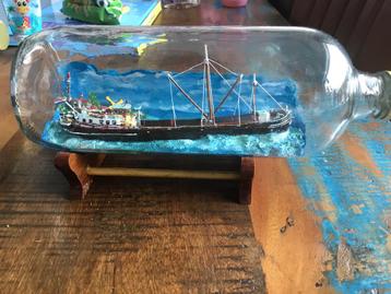 Scheepje in fles met de Terra Nova beschikbaar voor biedingen