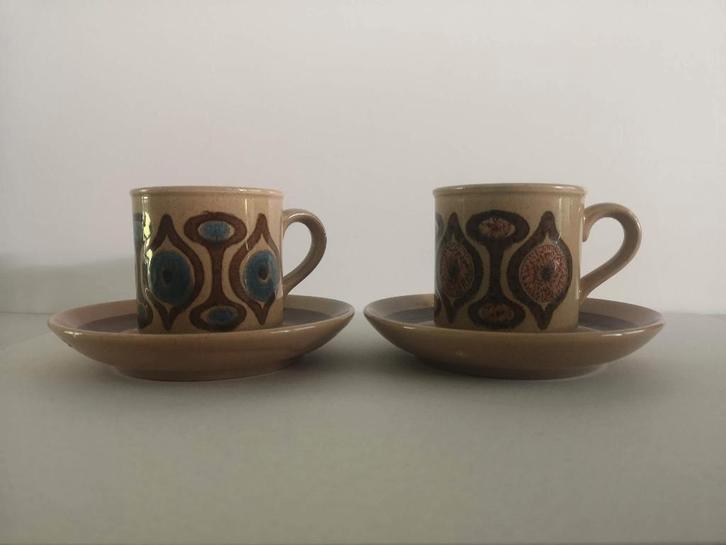 2 vintage kop en schotels, Huis en Inrichting, Keuken | Servies, Zo goed als nieuw, Kop(pen) en/of Schotel(s), Overige stijlen