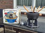NIEUW IN DE VERPAKKING LE CREUSET LUXE FONDUE SET ZWART, Huis en Inrichting, Keuken | Potten en Pannen, Ophalen, Nieuw, Gietijzer
