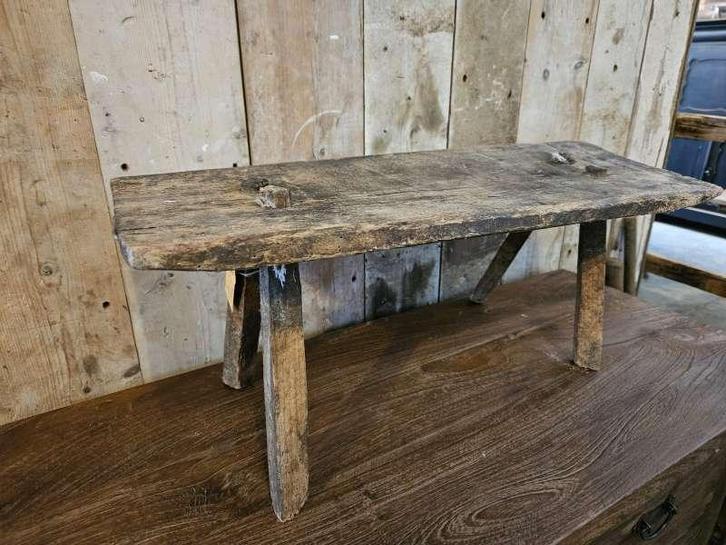 stoer oud bankje ``WOONWINKEL RUSTIEK``, Antiek en Kunst, Curiosa en Brocante, Ophalen of Verzenden