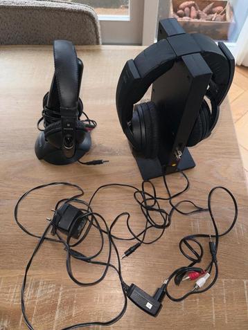 oude draadloze koptelefoons voor wie ze nog kan gebruiken beschikbaar voor biedingen