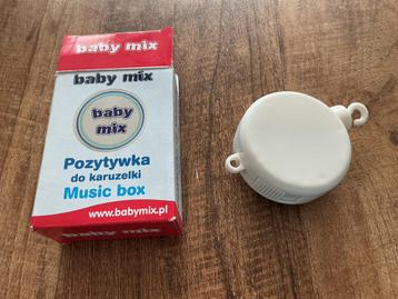 Muziekdoosje kan aan een muziekmobiel hangen beschikbaar voor biedingen